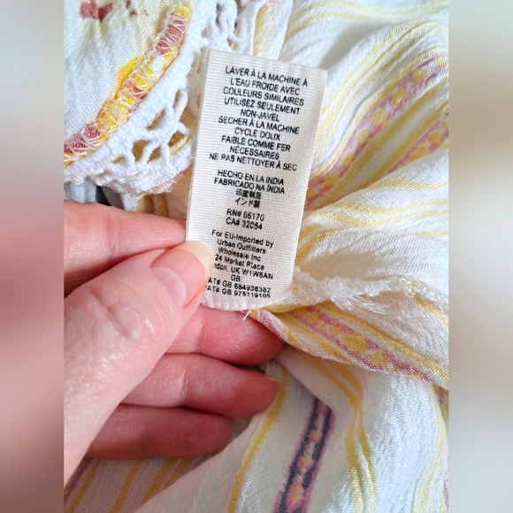 Rare Free People Lovestoned Lace Buttondown Printed Crochet Bell Sleeve Tunic XS - Picture 11 of 11